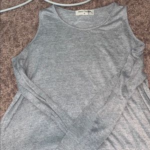 Sleeveless light sweater